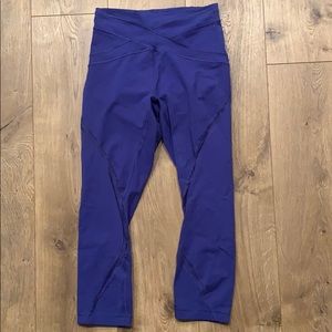 Size 6, lululemon cropped leggings